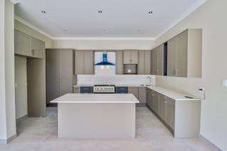 House in The Coves - Stylish open plan kitchen