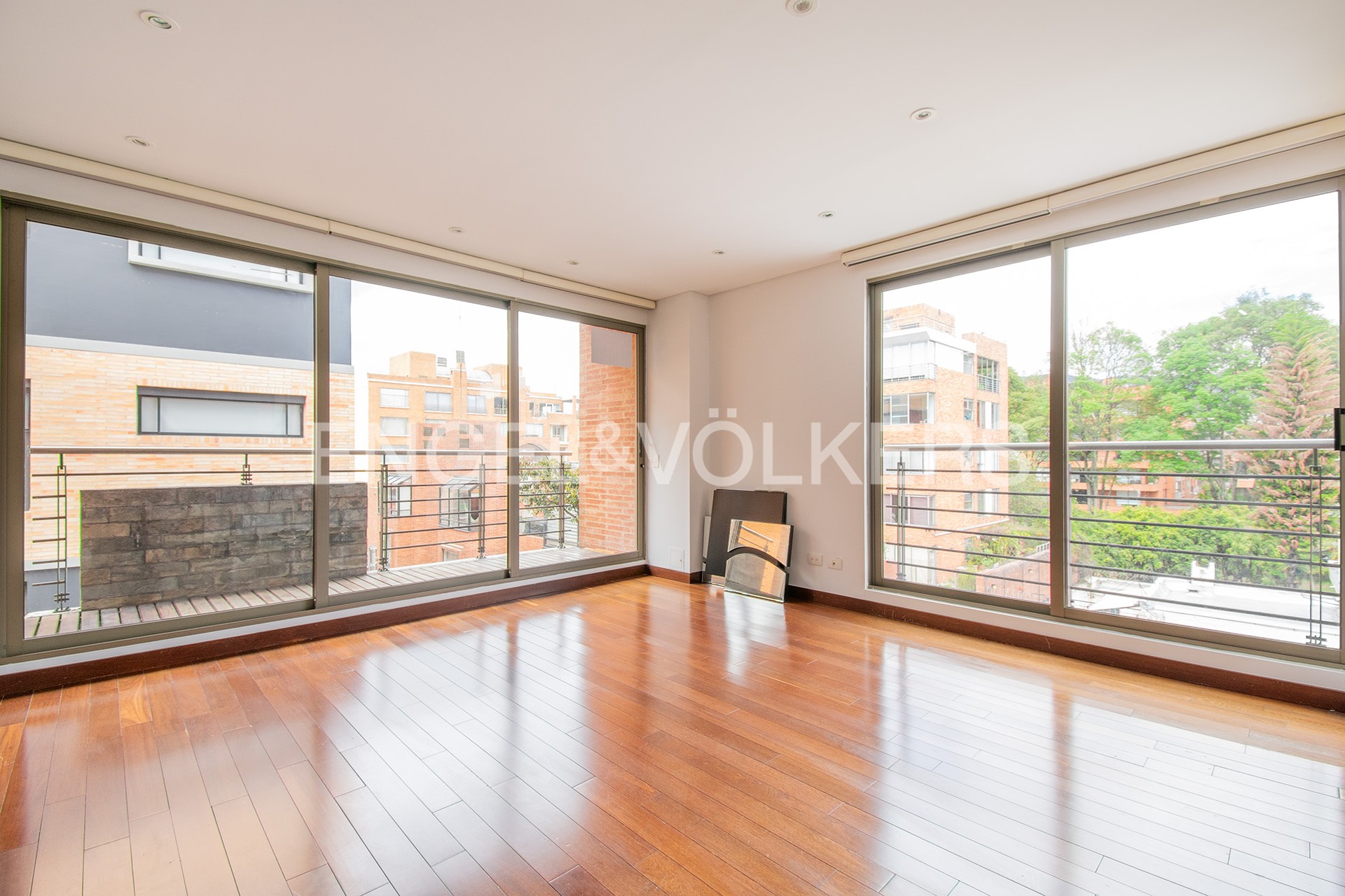 Apartamento con balcón para venta en Chicó Navarra
