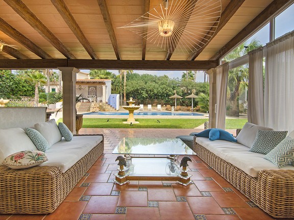 Villa with terrace in Cala Pi