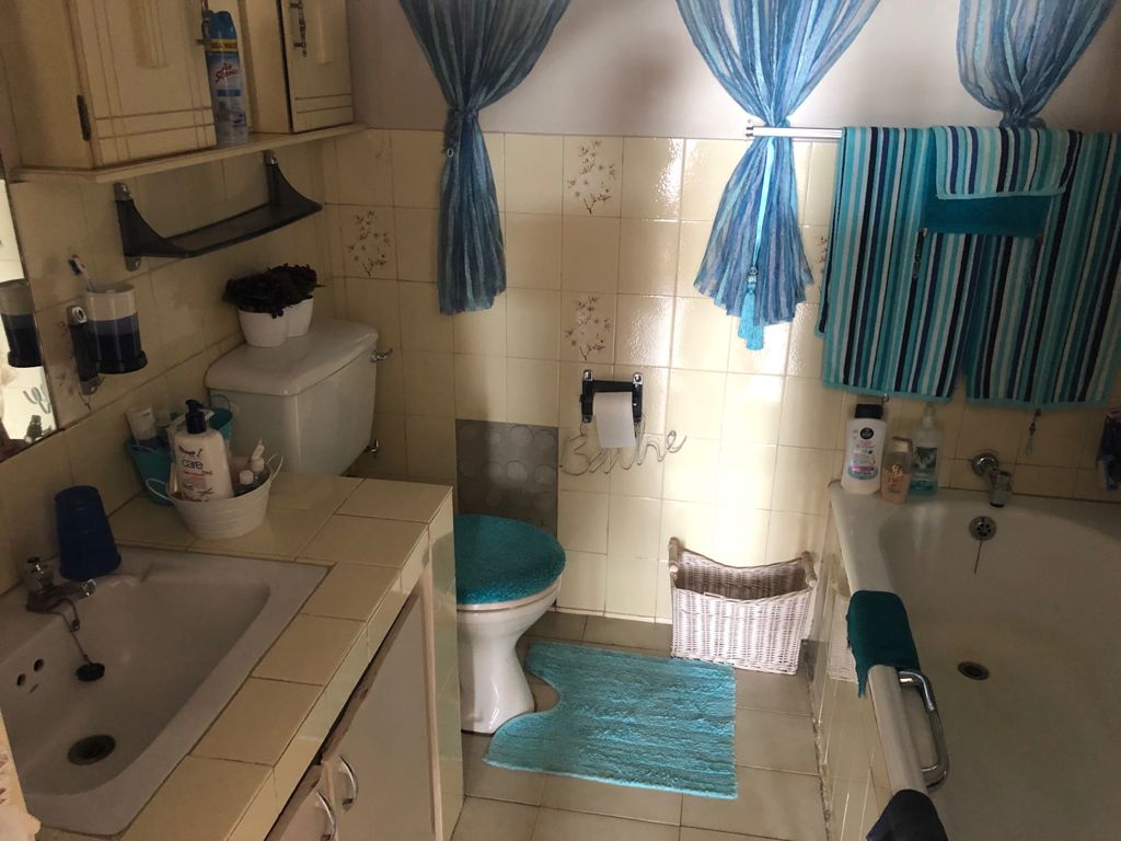 Apartment in Potchefstroom - bathroom1