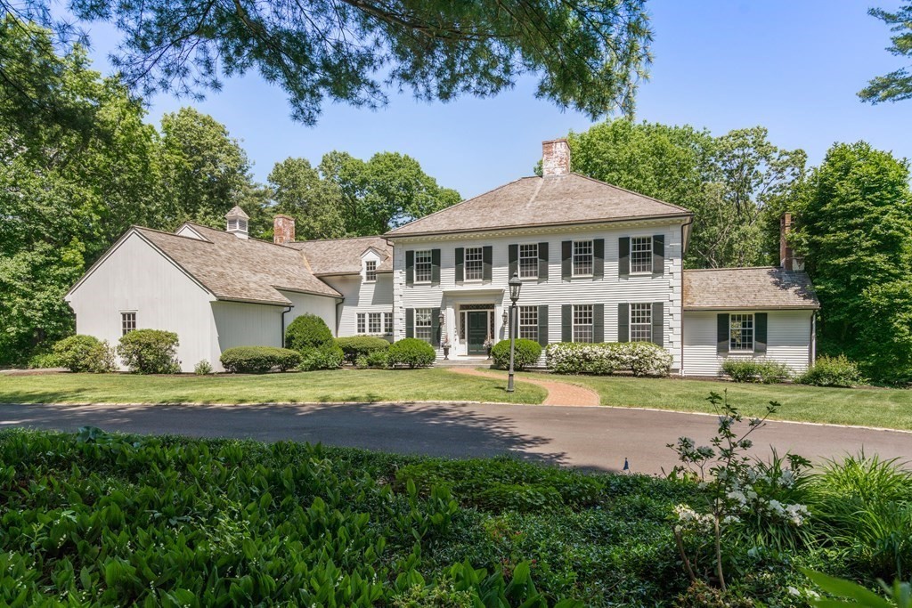Distinctive Royal Barry Wills Colonial