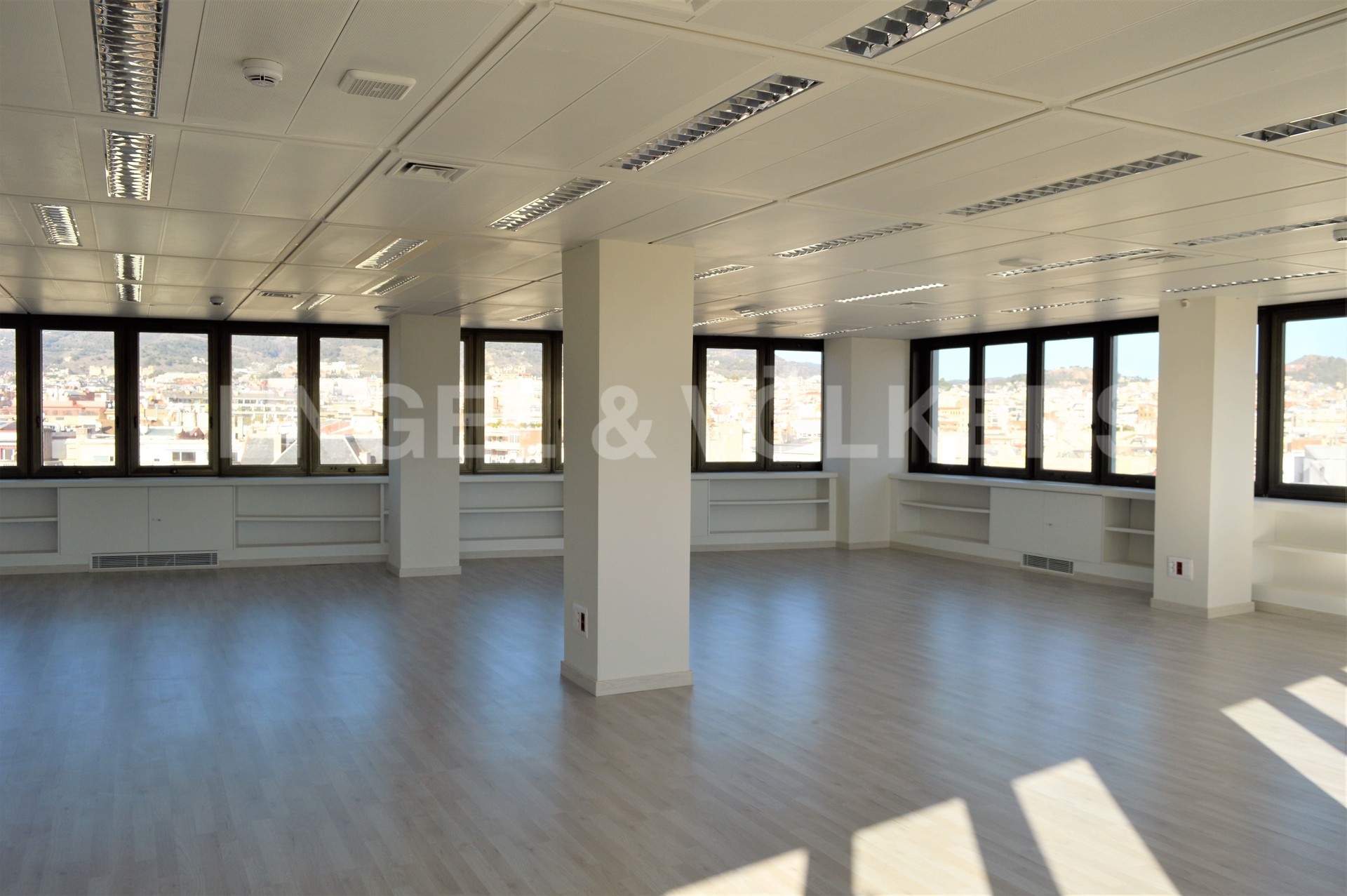 Oficina de 300m2 en Moderno edificio en Avda. Diagonal con Francesc Macià.