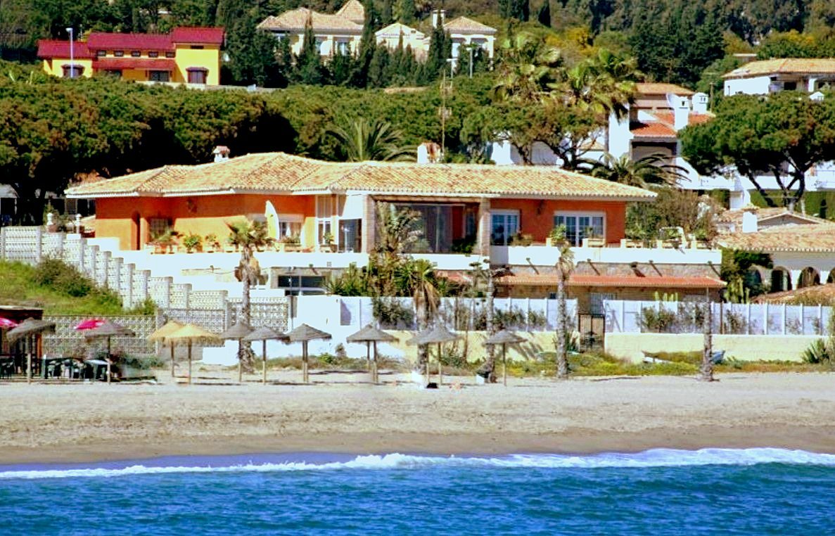 House in Cabopino - Beachfront Villa in Cabopino