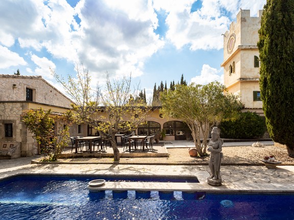 Fantástica propiedad en estilo oriental-mallorquín con bonitas vistas cerca de Montuiri