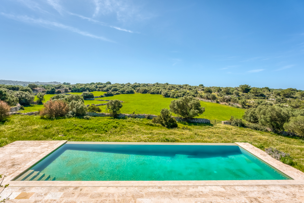Casa en Alaior Campo - Finca con piscina desbordante y una cueva para disfrutar de los días estivos