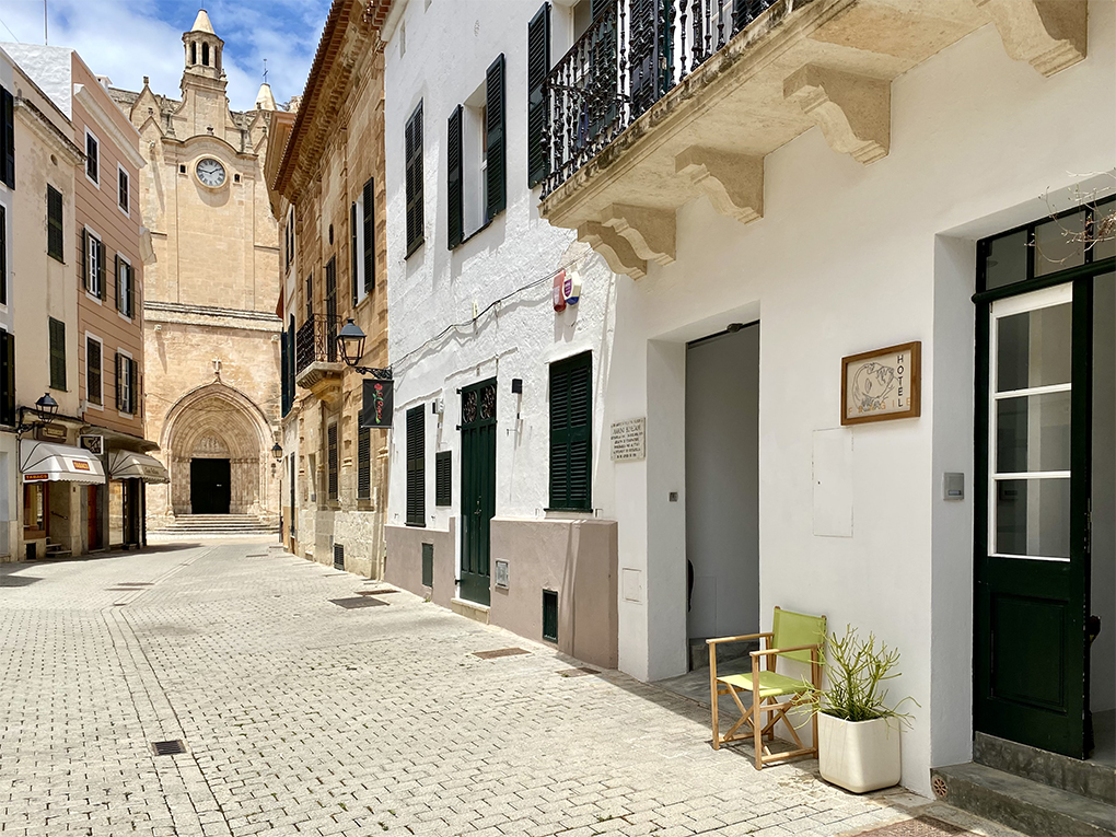 Casa en Ciutadella Ciudad - ¡Una gran oportunidad de propiedad y pequeña empresa en la hermosa Ciutadella!