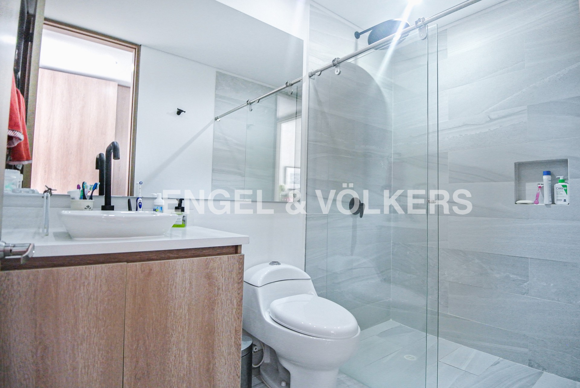 Inversión / Residencial inversión en Bella Suiza - Lisboa - 12 - Baño de habitación penthouse