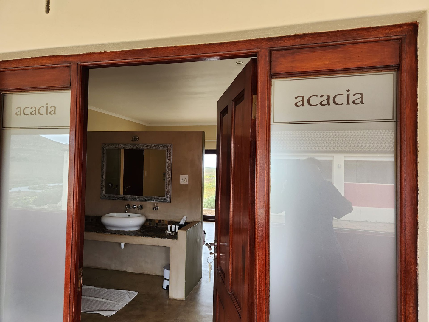 House in Pringle Bay Rural - Each of the 8 bedrooms has a local fynbos name - Acacia is one of the 4 Queensized rooms