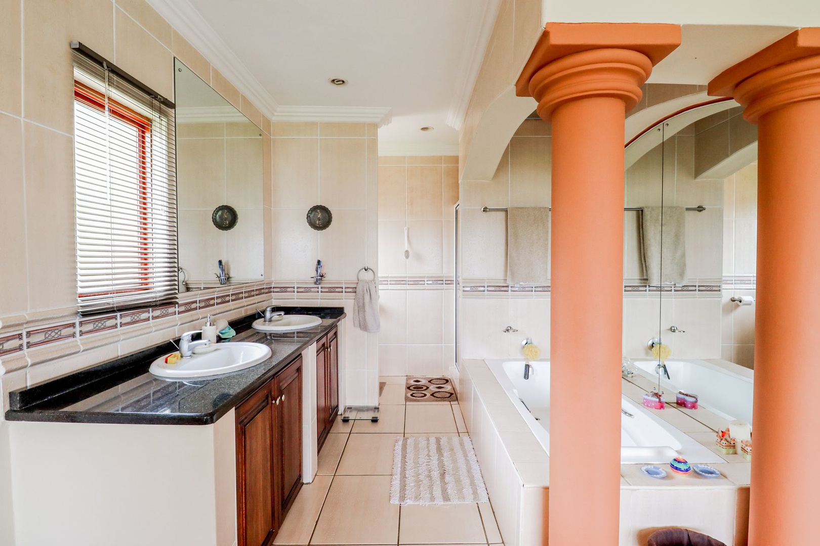 House in Kosmos Ridge - Main en-suite bathroom is spacious with beautiful fittings