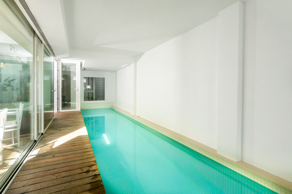 Moderna villa con piscina climatizada