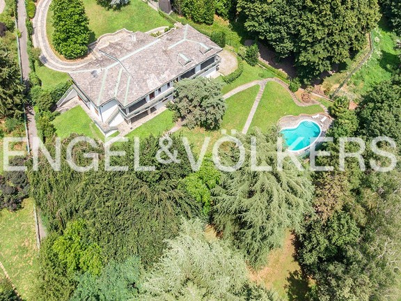 La Villa con piscina vista dal drone.