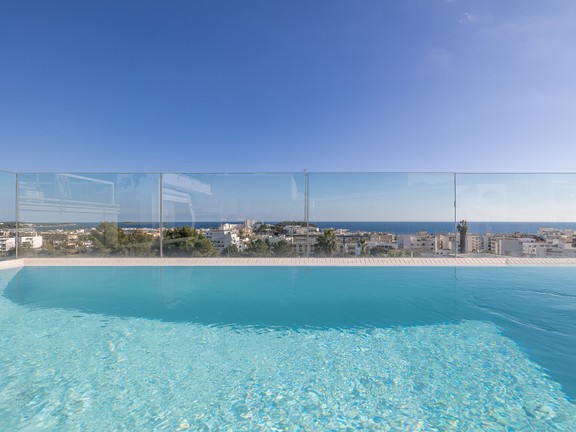 Moderne Design-Villa im Zentrum von Santa Eulalia (Ibiza)