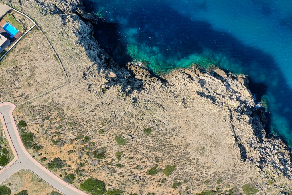 Terreno edificable en primera línea de mar en Punta Grossa, Menorca