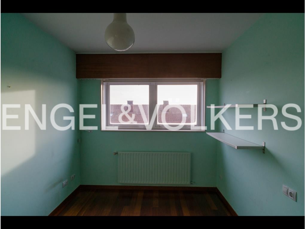 Engel&Völkers vende esta casa de 169m2 en la calle Esmorga, zona norte de Santiago