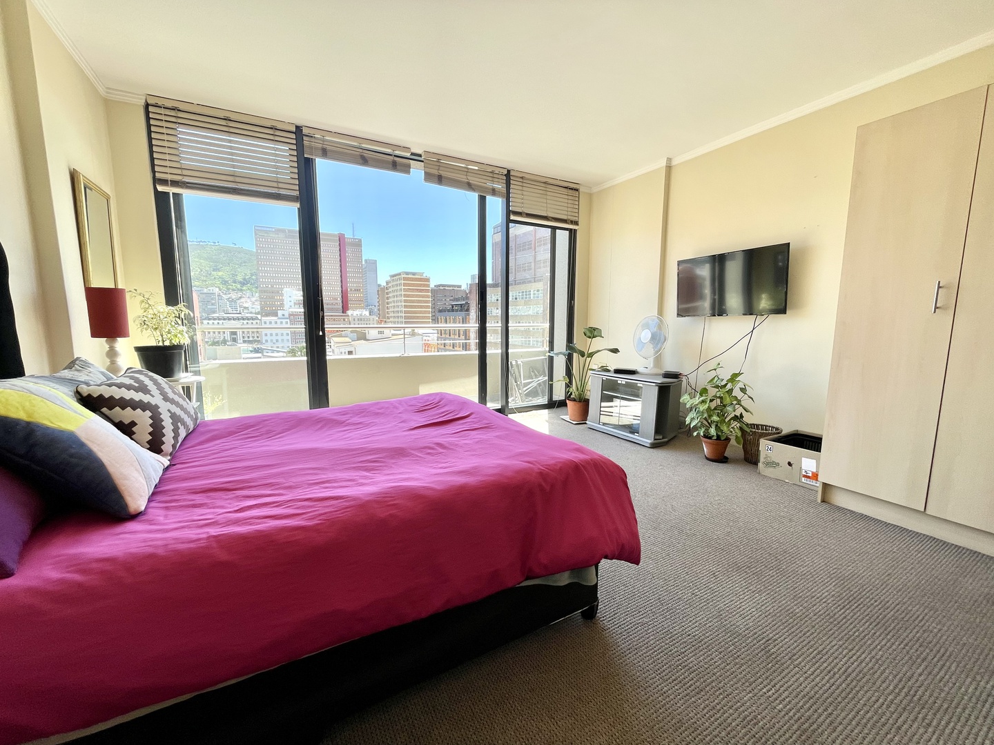 Apartment in Cape Town City Centre - Bedroom/Balcony/Living