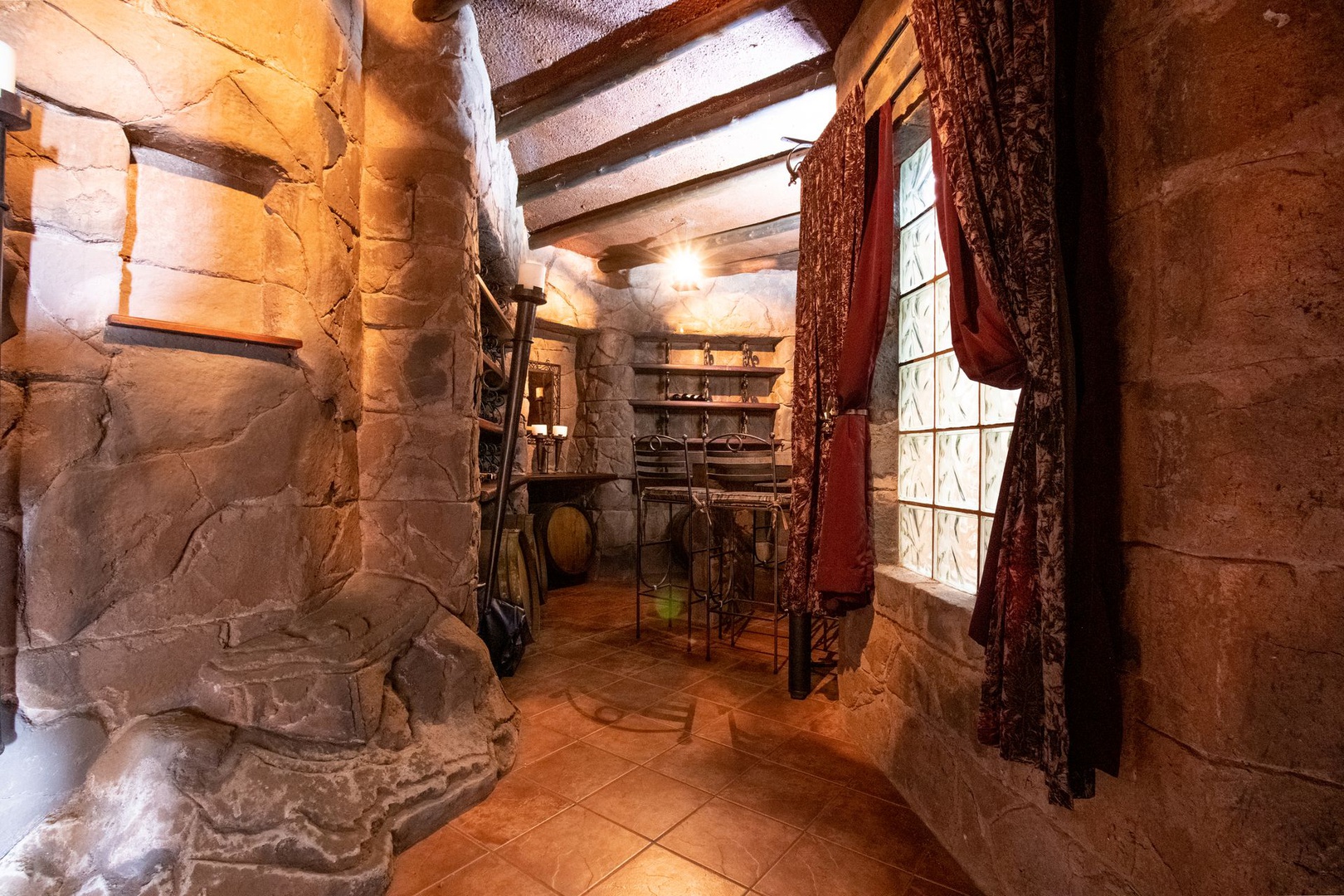 House in Kosmos - Exquisite wine cellar with delightful features!