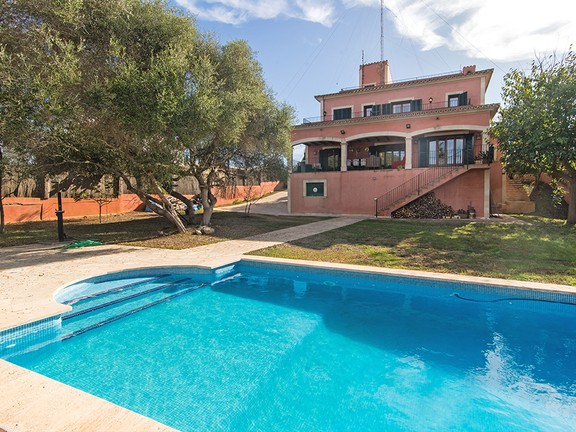 Villa mediterranea con piscina en Sa Torre