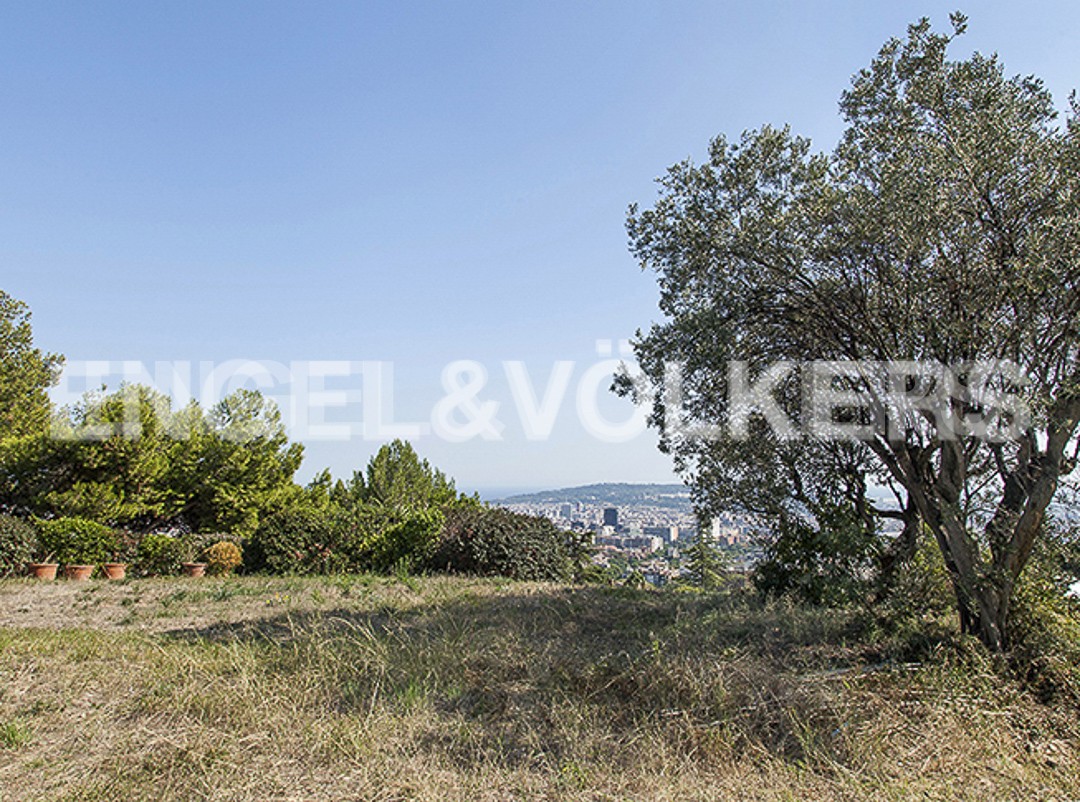 Land in Pedralbes