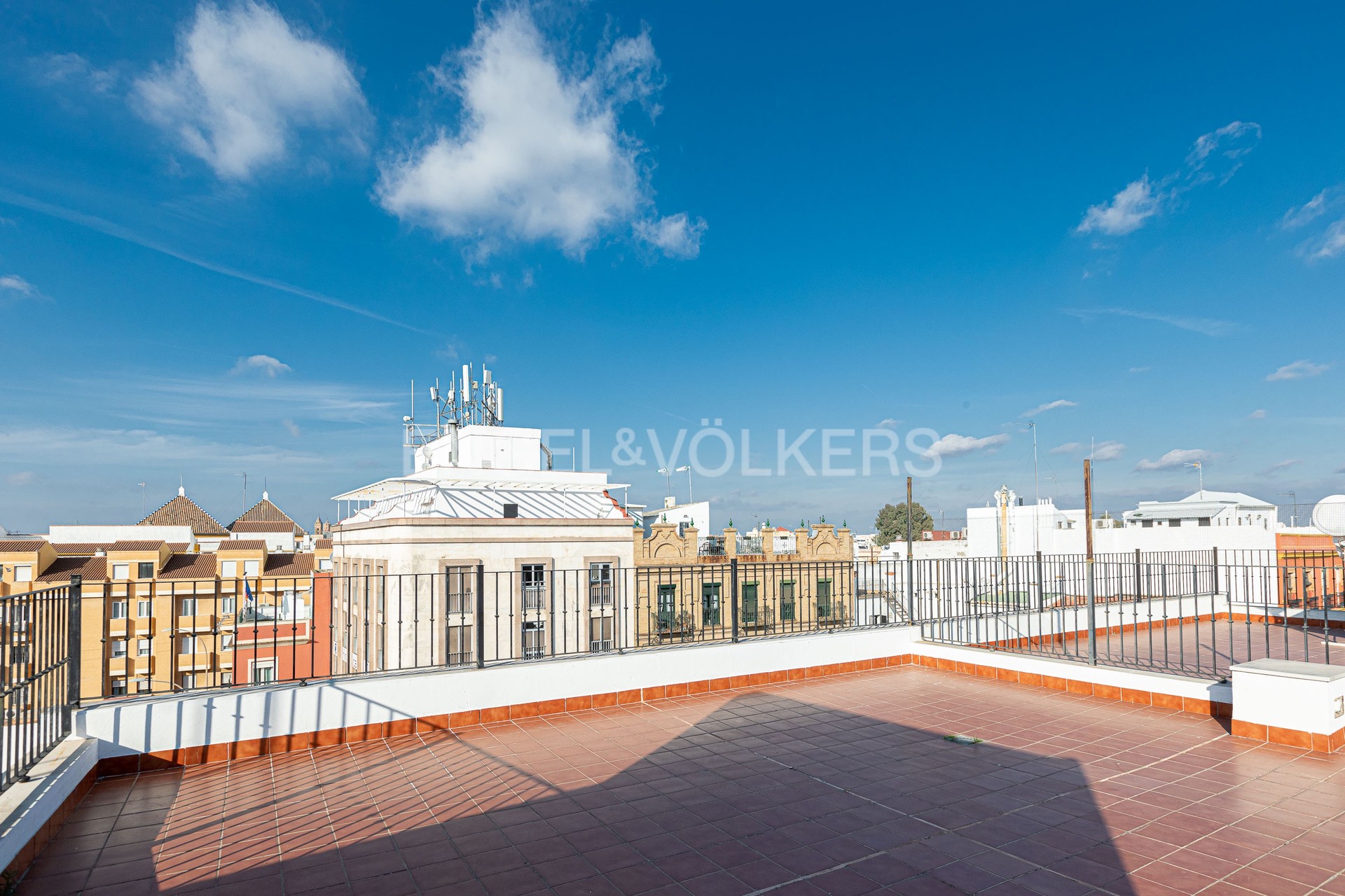 Espacioso ático dúplex con 100 metros de terrazas en el centro de Sevilla