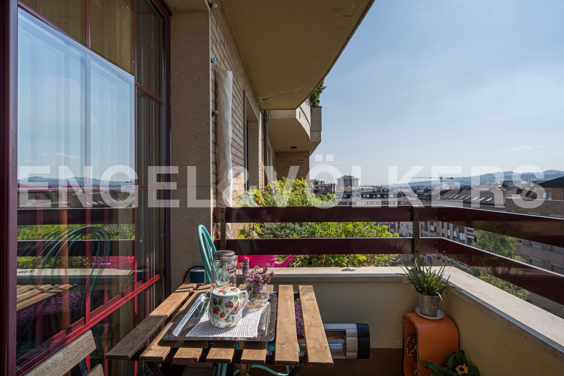 Estupendo piso con terraza en Montecerrao