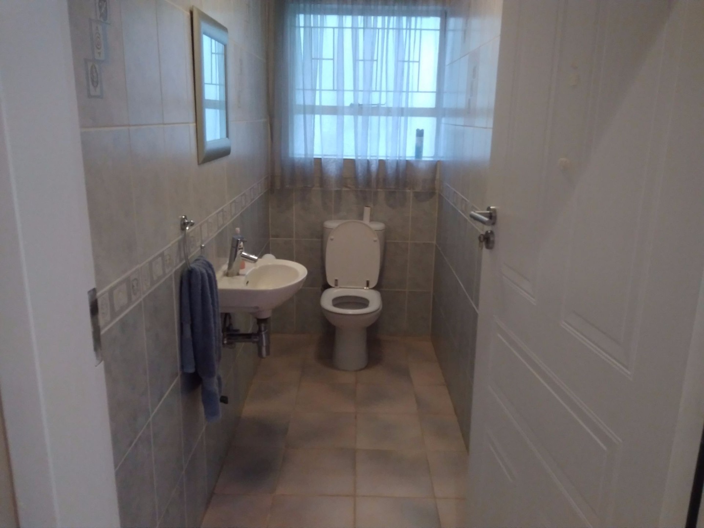 House in Schoemansville - guest toilet