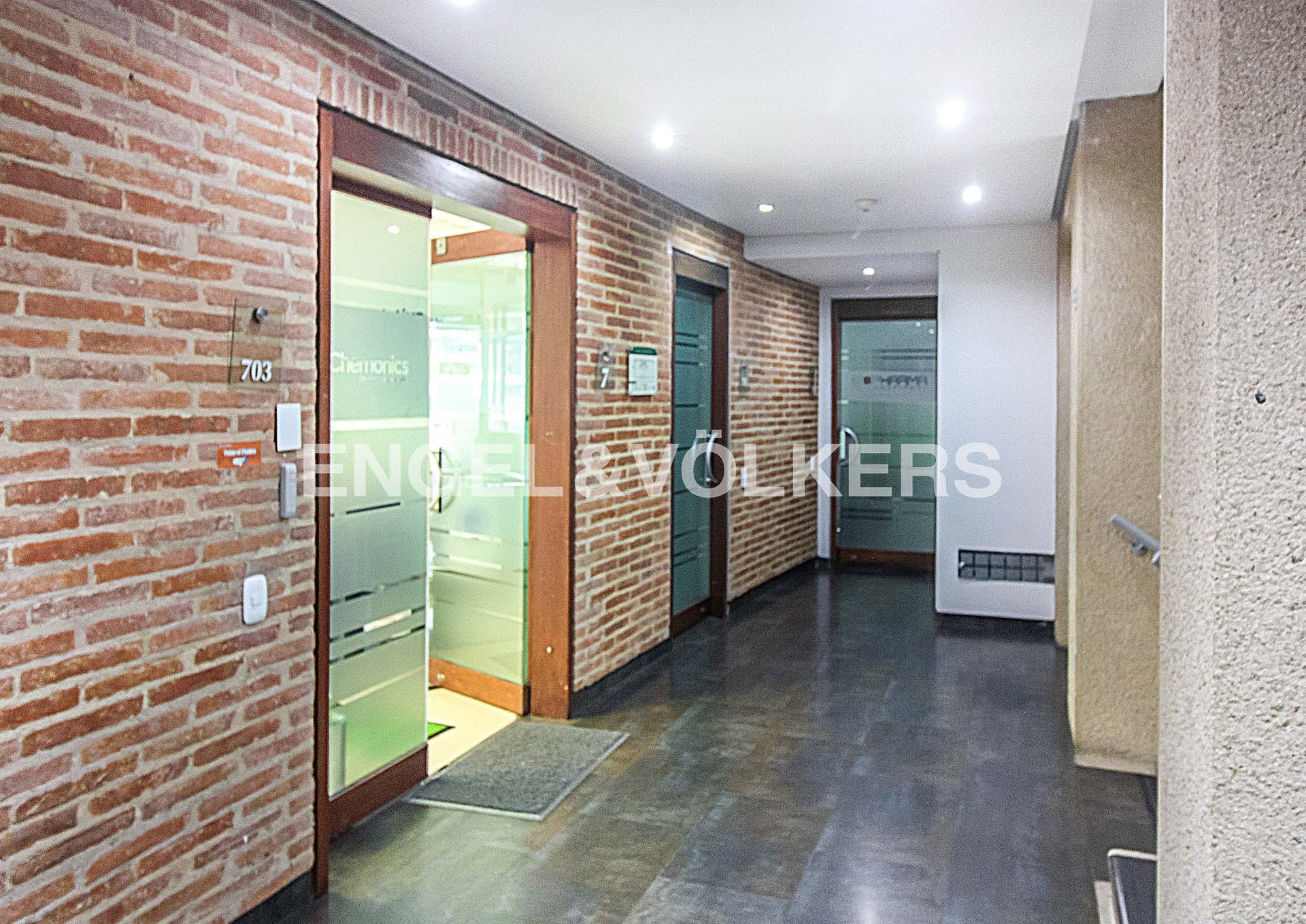 Inversión / Residencial inversión en La Cabrera - Retiro - Nogal - 10 - Vista del corredor del piso 7.jpg