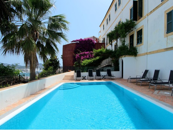 Elegante apartamento dúplex con parking en Ibiza ciudad
