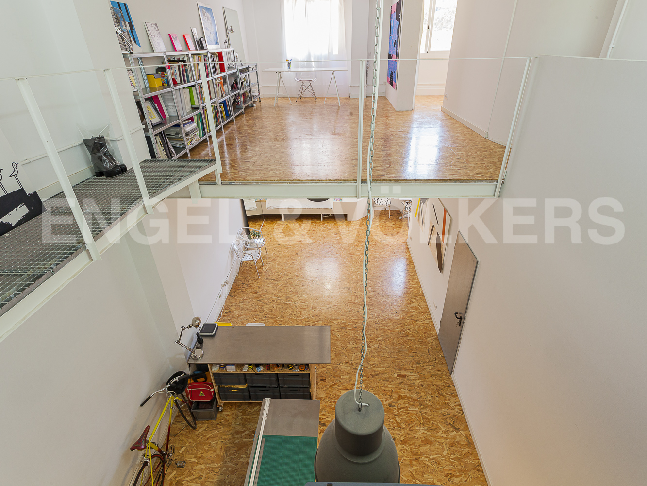 Apartamento en Sant Martí de Provençals - Vista desde la mezzanina al Salón y zona de trabajo (Loft)