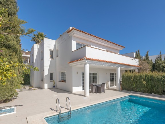 Encantadora villa con piscina en zona exclusiva en Santa Gertrudis (Ibiza)