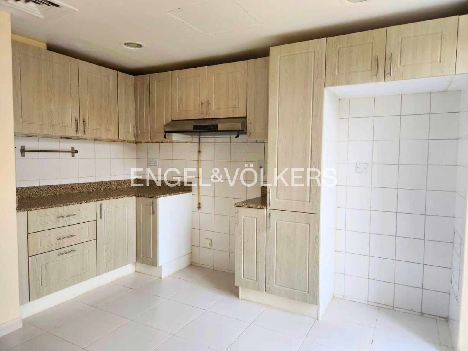 Well Maintained|Vacant|Renovated Kitchen