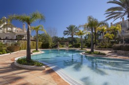 04_piscina quinta-do-lago-4-bedroom-holiday-property-villa-goldsand-large-