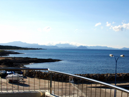 W-00A4N9 - Fantastic first floor apartment on the seafront