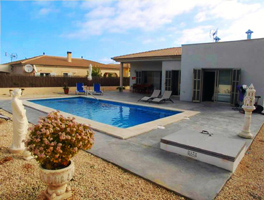 W-00CAAF - Bright, spacious, homely and surrounded by nature