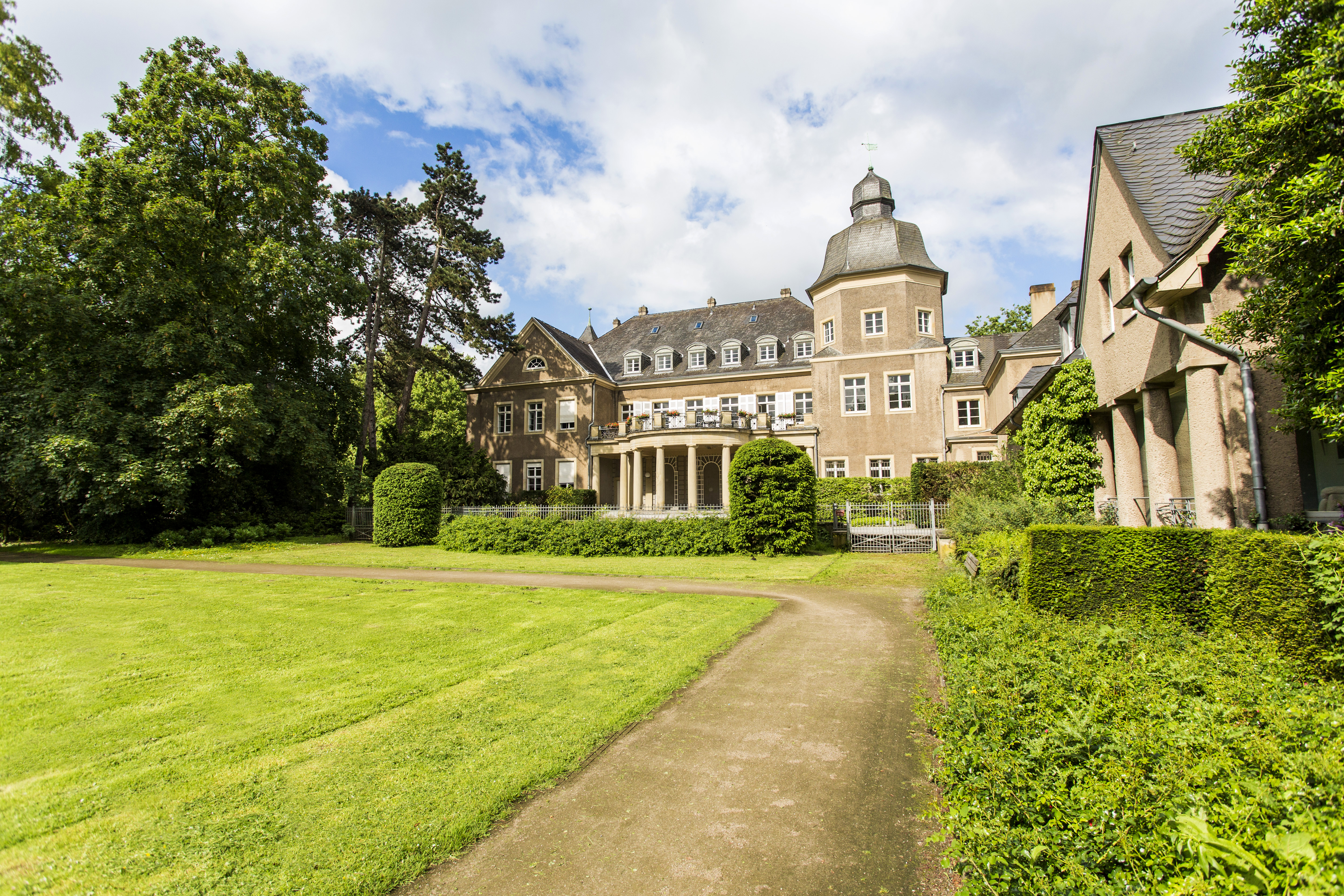 Herrenhaus Kaufen Dsseldorf Nesrin Chandio Herrenhaus Kaufen Dsseldorf Nesrin Chandio